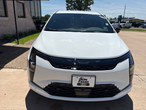 New 2027 Chrysler Pacifica Select FWD image 7