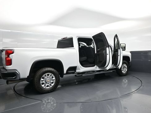 Used 2023 Chevrolet Silverado 2500 LT w/ Convenience Package AWD/4WD image 5