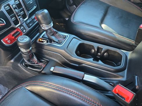 Used 2020 Jeep Gladiator Rubicon image 25