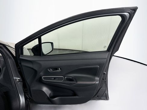 Used 2024 Nissan Versa SR w/ Trunk Package image 29