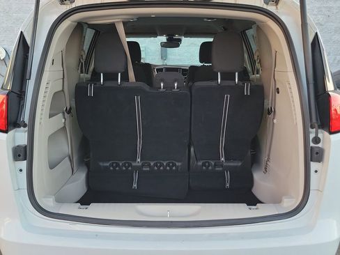 Used 2024 Chrysler Voyager LX image 20