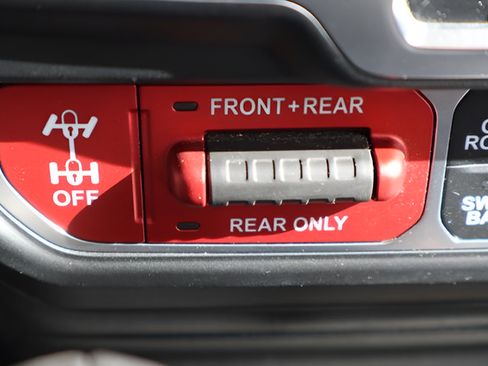 Used 2023 Jeep Wrangler Rubicon w/ Cold Weather Group AWD/4WD image 15