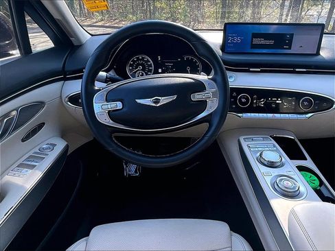 Used 2022 Genesis GV70 2.5T w/ Select Package image 11