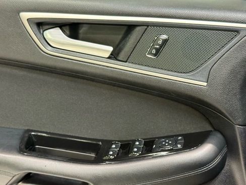 Used 2019 Ford Edge SEL image 15