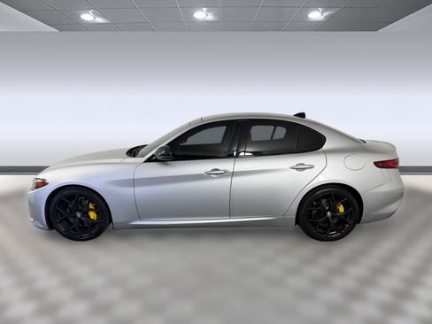 Used 2019 Alfa Romeo Giulia w/ Quick Order Package 22K Sport RWD image 2