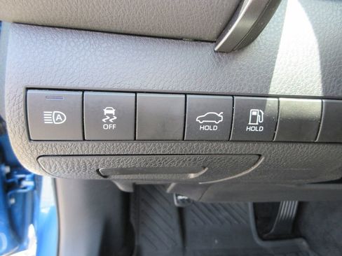 Used 2019 Toyota Camry LE FWD image 21