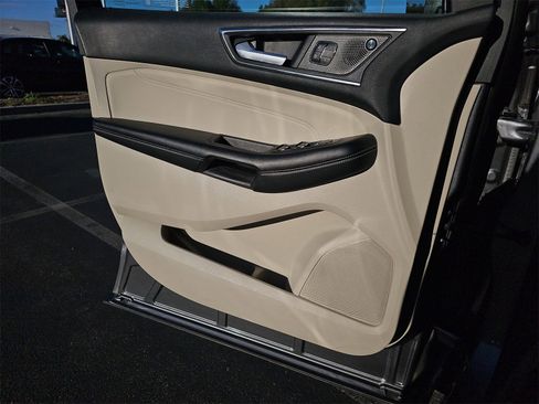 Used 2023 Ford Edge Titanium image 29