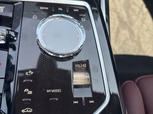 Used 2025 BMW 740i xDrive image 27