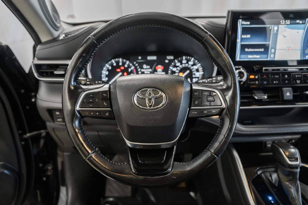 Used 2021 Toyota Highlander Platinum AWD/4WD image 30