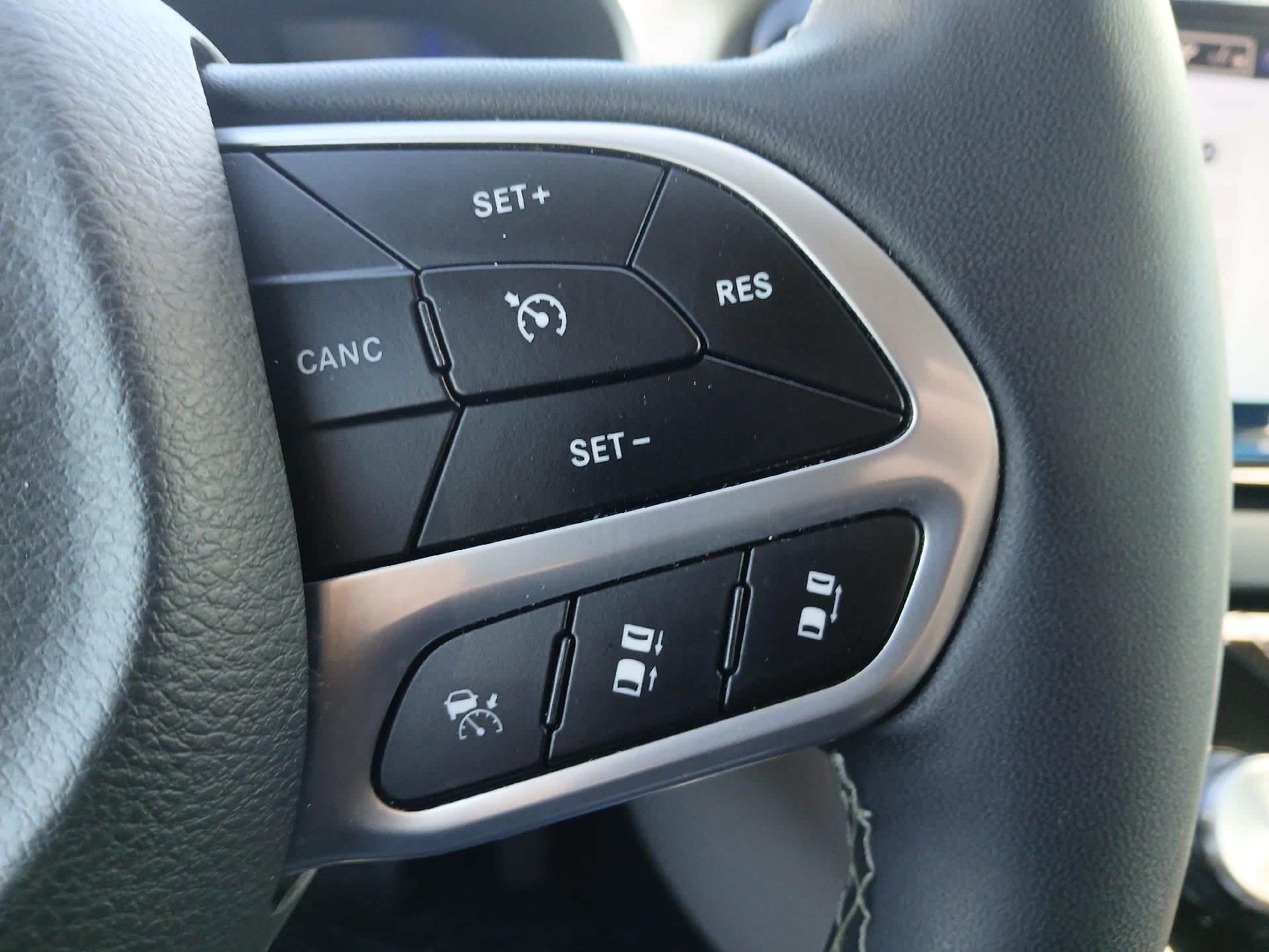 Used 2024 Chrysler Pacifica Touring-L FWD image 28
