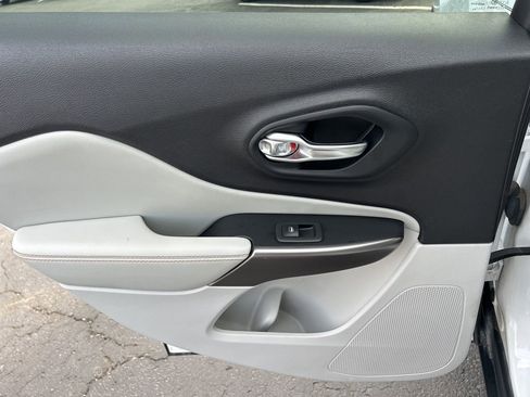 Used 2021 Jeep Cherokee Latitude Lux w/ Comfort/Convenience Group image 32