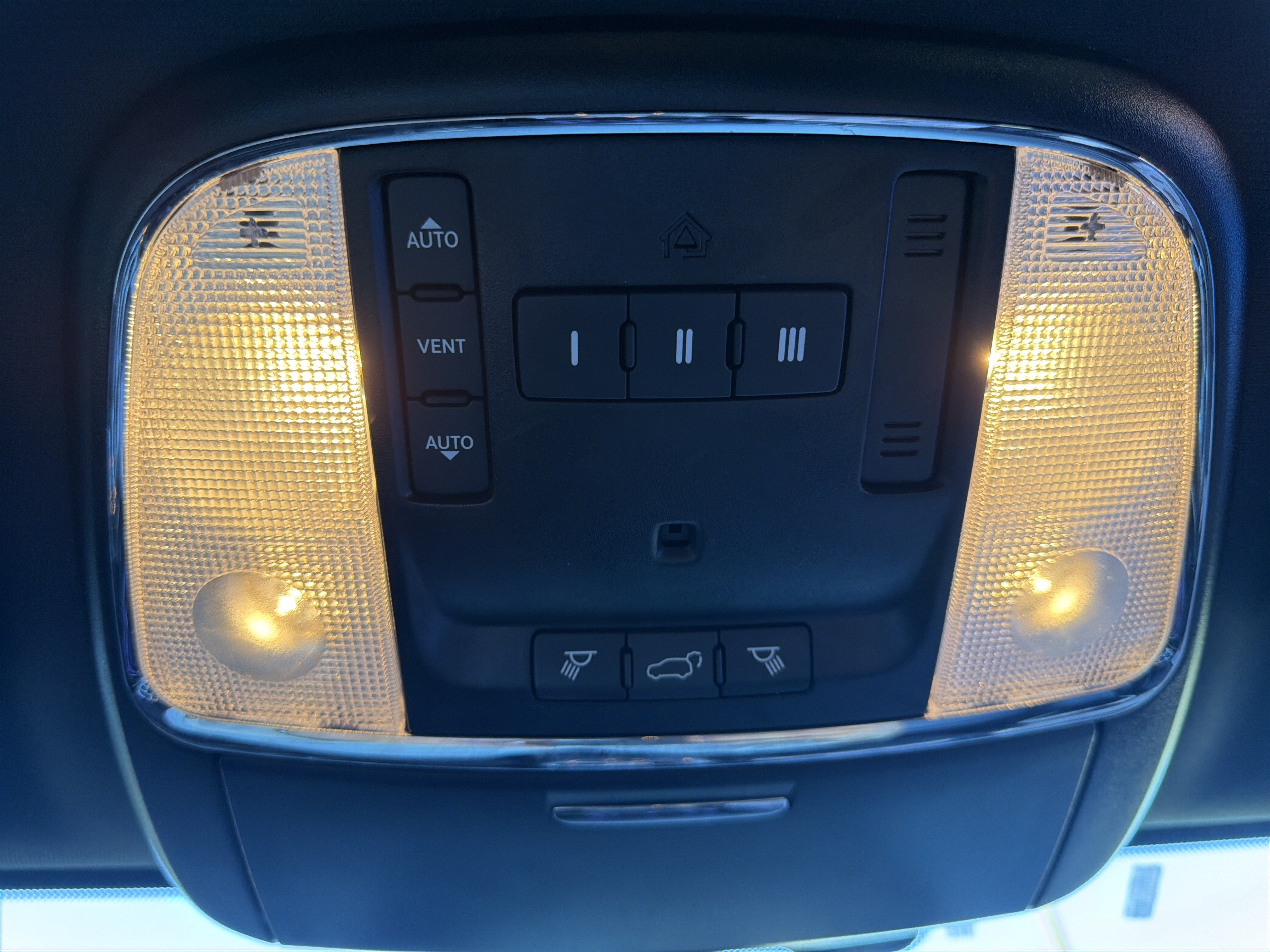 Used 2020 Jeep Grand Cherokee Limited AWD/4WD image 29