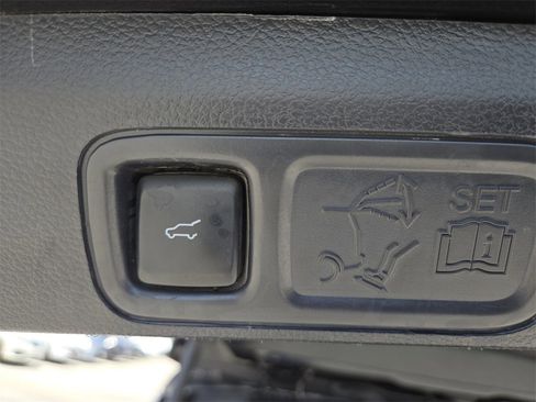 Used 2024 Ford Expedition Limited image 32