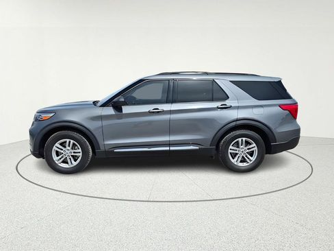 Used 2022 Ford Explorer XLT RWD image 3