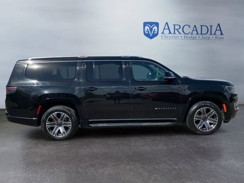 Used 2024 Jeep Wagoneer L Series II w/ Flexible Seating Group AWD/4WD image 6