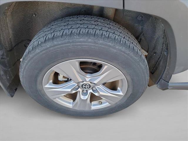 Used 2023 Toyota RAV4 LE AWD/4WD image 11