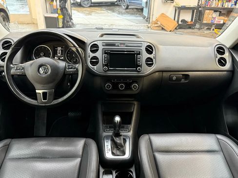 Used 2012 Volkswagen Tiguan S image 10