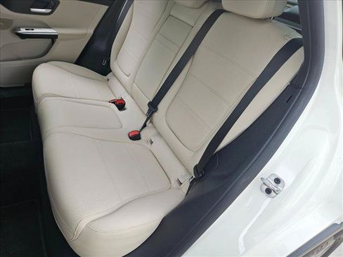 Used 2023 Mercedes-Benz GLC 300 4MATIC image 15