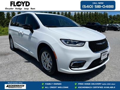 New 2026 Chrysler Pacifica Select