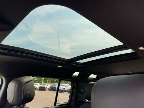 Used 2024 Land Rover Defender 110 X image 12