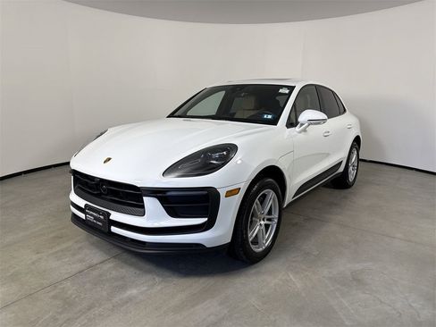 Certified 2025 Porsche Macan image 1