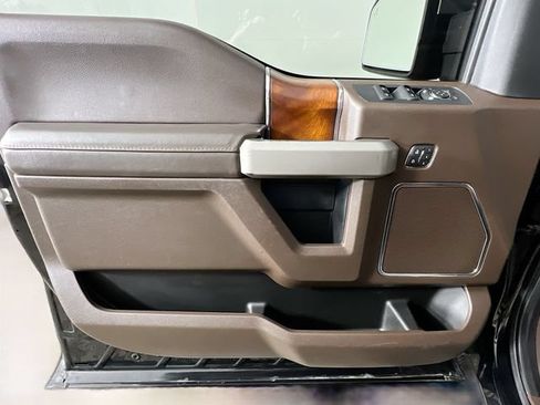 Used 2018 Ford F150 King Ranch w/ Equipment Group 601A Luxury AWD/4WD image 33