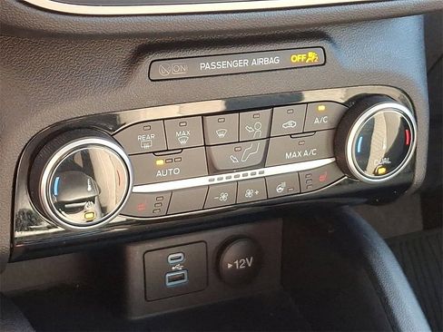 Certified 2022 Ford Escape SE w/ SE Sport Appearance Package image 16