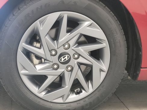 Used 2024 Hyundai Elantra SEL FWD image 31