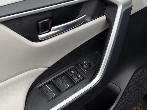 Used 2025 Toyota RAV4 XLE Premium image 13