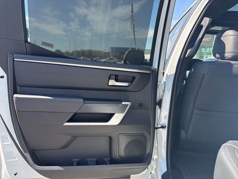 Used 2025 Toyota Tundra Platinum AWD/4WD image 31