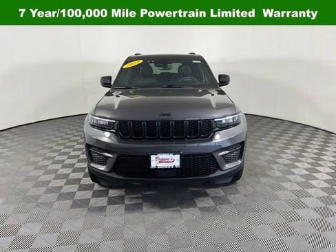 Used 2023 Jeep Grand Cherokee Altitude AWD/4WD image 2