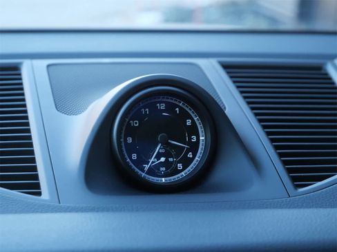 Certified 2025 Porsche Macan image 18