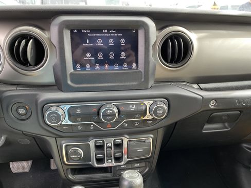 Used 2018 Jeep Wrangler Unlimited Sport S image 15