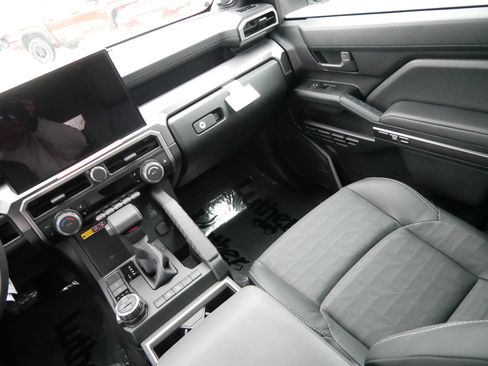 Certified 2025 Toyota 4Runner TRD Off-Road Premium image 11