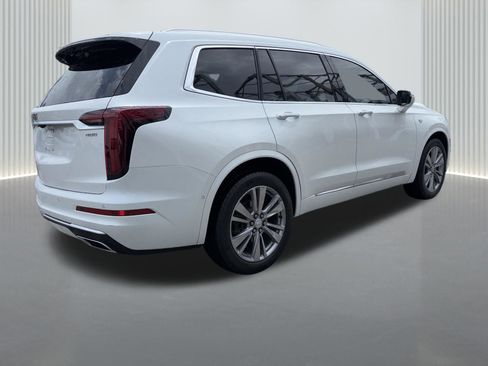 Used 2023 Cadillac XT6 Premium Luxury w/ Technology Package FWD image 4