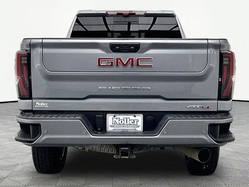 Used 2024 GMC Sierra 3500 AT4 w/ Technology Package AWD/4WD image 4