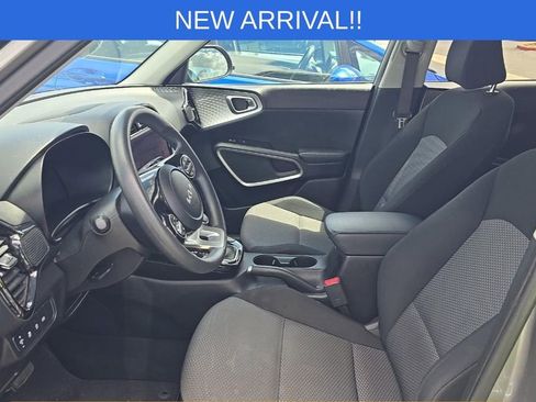 Used 2023 Kia Soul S FWD image 4