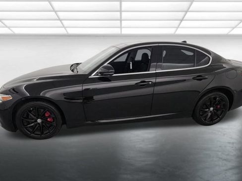 Used 2017 Alfa Romeo Giulia AWD image 4