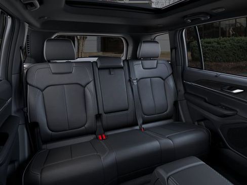 New 2025 Jeep Grand Cherokee Limited w/ Luxury Tech Group II image 15