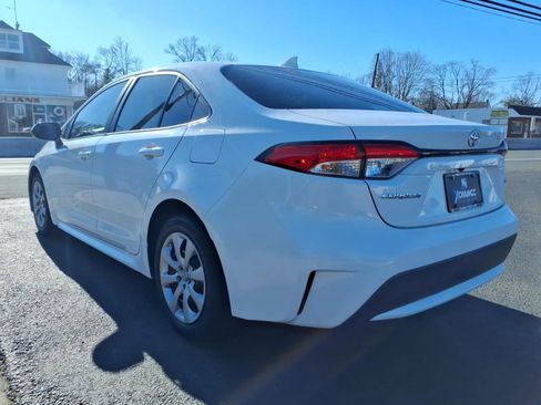 Used 2020 Toyota Corolla LE image 4
