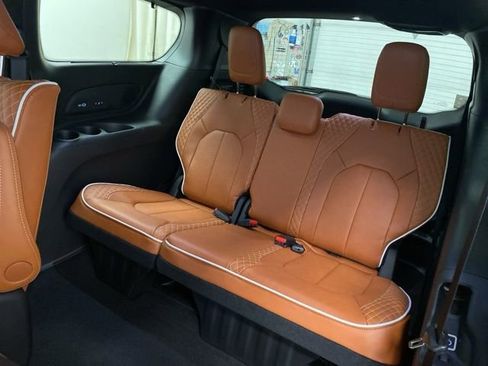 New 2026 Chrysler Pacifica Pinnacle image 24