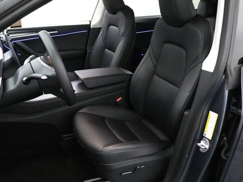 Used 2023 Tesla Model Y Long Range AWD/4WD image 2