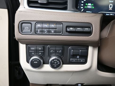 Used 2023 GMC Yukon XL Denali image 34