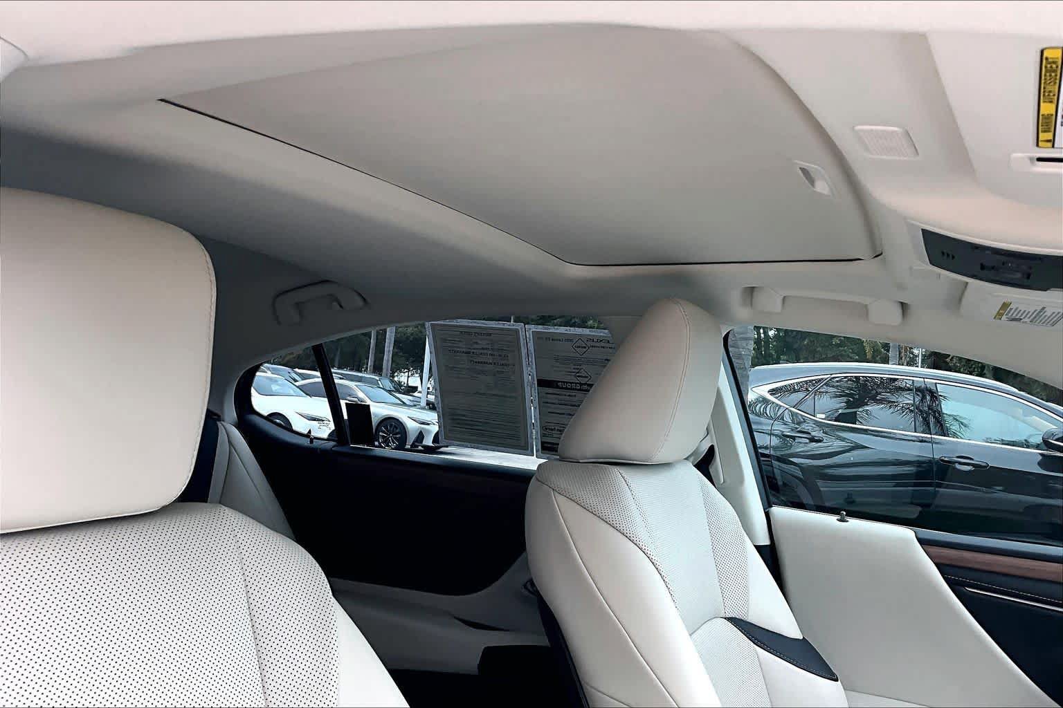 Used 2025 Lexus ES 350 w/ Premium Package FWD image 14