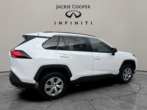 Used 2020 Toyota RAV4 LE image 5