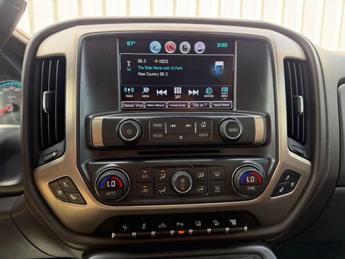 Used 2017 GMC Sierra 2500 Denali w/ Duramax Plus Package AWD/4WD image 15