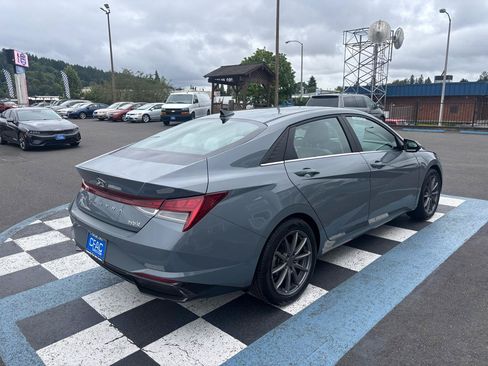 Used 2023 Hyundai Elantra Limited FWD image 5
