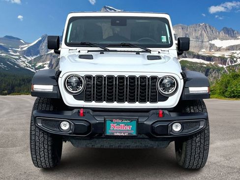 Used 2025 Jeep Wrangler Unlimited Rubicon AWD/4WD image 3