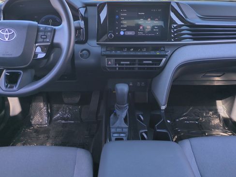 Used 2025 Toyota Camry LE image 11