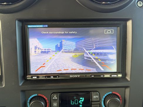 Used 2005 HUMMER H2 w/ Preferred Equipment Group image 24